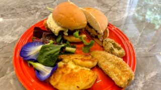 【元シェフ夫のおもてなし】平屋の庭でハンバーガーランチ&BBQコースを振る舞う