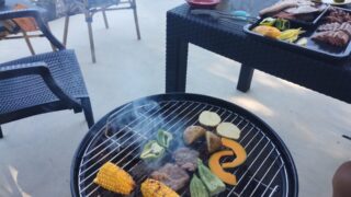 特売肉も炭火でご馳走に！プロ主夫が実践する「冷凍ストック作り」のひと工夫