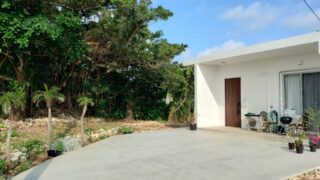 【住まいの比較】都会のマンションvs離島の平屋。管理と修繕、どっちがラク？50代からの選択