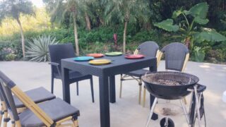 【平屋で迎える3回目の冬】元シェフ夫の「もてなしBBQ」に舌鼓！宮古島で深まるご近所仲間の輪